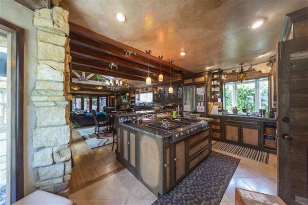 Woodland Hills Rustic Cabin (5/20/2025 - Credits: submitted by: Dominic Ottersbach)