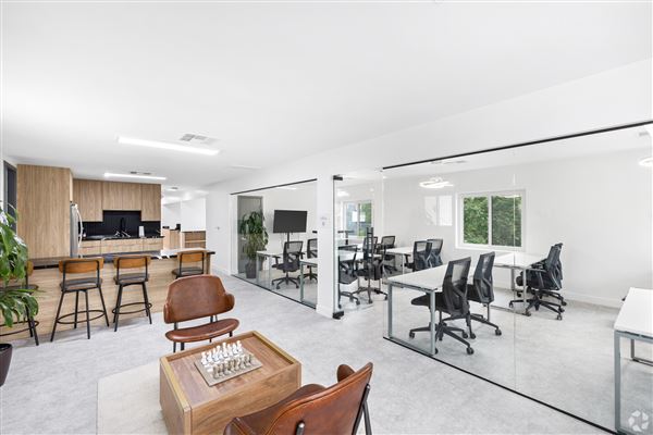 Burbank Modern Office Space – Film/Photo Shoot Ready (5/1/2024 - Credits: In-house photographer)