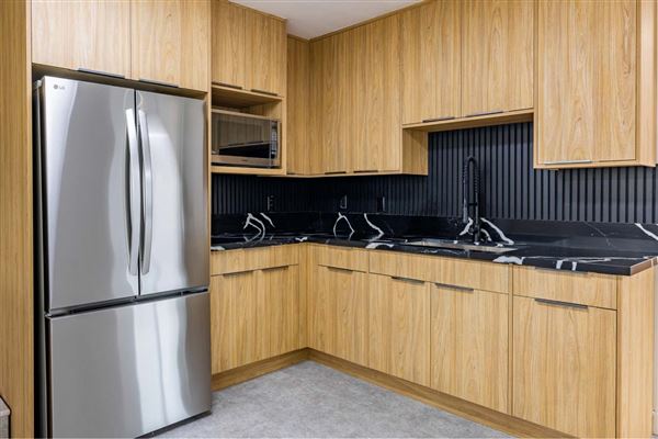 Burbank Modern Office Space – Film/Photo Shoot Ready (5/1/2024 - Credits: In-house photographer)