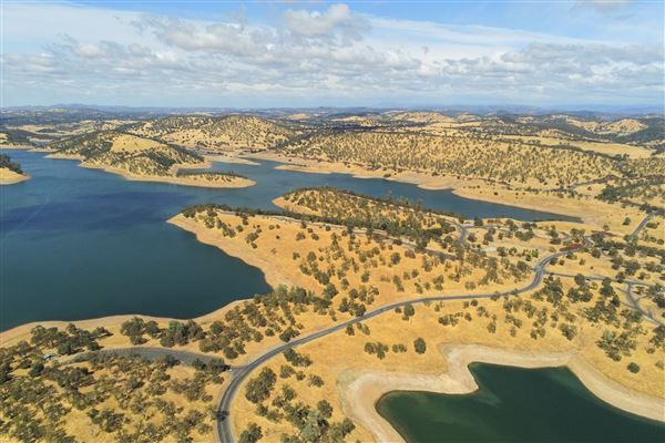 New Melones Reservoir and Stevnot Bridge (7/28/2025 - Credits: U.S. Bureau of Reclamation)
