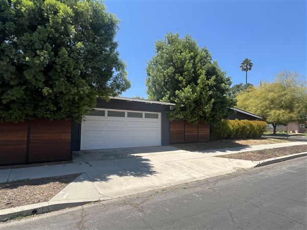Mid-Century Single Story Home (7/16/2025 - Credits: Amanda campbell)