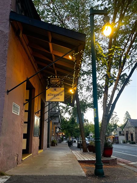 Murphys Main Street (10/21/2025 - Credits: Calaveras Visitors Bureau & Film Commission)