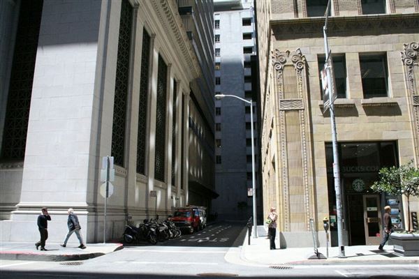 Financial District, San Francisco - Hallack Alley at Sansome (10/29/2025 - Credits: San Francisco City & County Film Commission)