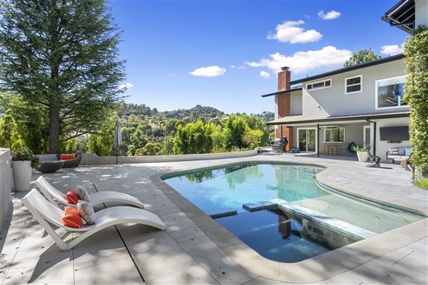 Sherman Oaks Oasis (10/20/2025 - Credits: submitted by: Andrea Bailey)