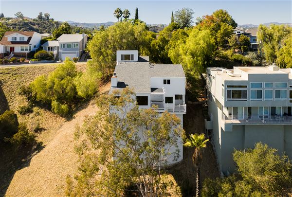 Modern Hillside Home (11/7/2025 - Credits: Cedric Benjamin and Jessica Theile)