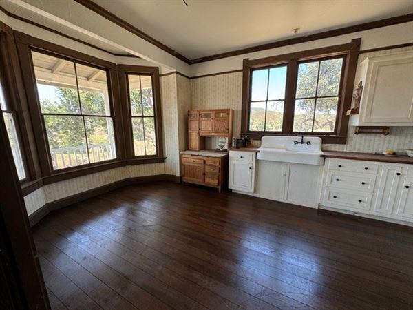 Big Sky Movie Ranch - Farmhouse (11/17/2025 - Credits: Owner)