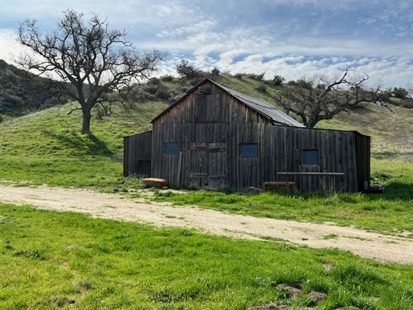 Big Sky Movie Ranch - Barns (11/17/2025 - Credits: Owner)
