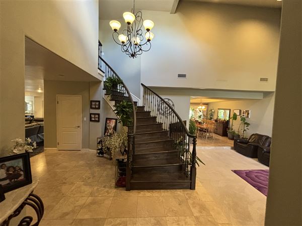 Encino Area Home (11/19/2025 - Credits: submitted by: Mike McDaniel)