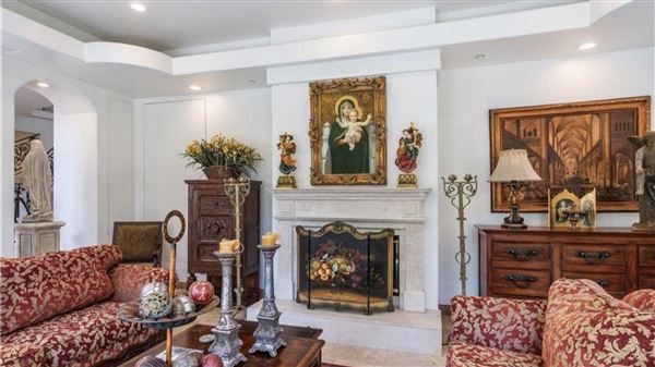 Chatsworth Hills Estate (12/5/2025 - Credits: submitted by: Artur Harutyunyan)