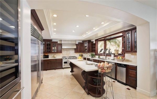 Chatsworth Hills Estate (12/5/2025 - Credits: submitted by: Artur Harutyunyan)