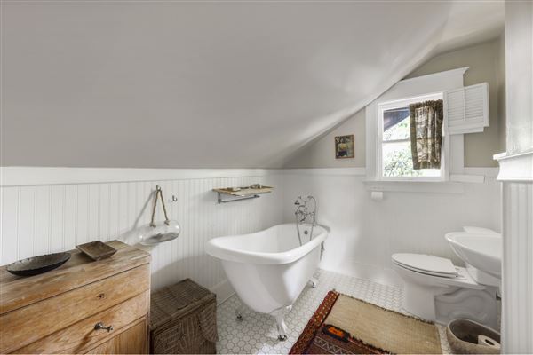 Meticulously Restored 1911 Craftsman (2/26/2026 7:13:40 PM - Credits: Charmaine David)