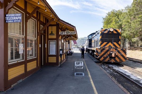Niles Canyon Railway & Sunol Depot - One on the Niles Canyon Railway's historic diesel locomotives, a 1949 Southern Pacific Railroad EMD NW-2 diesel electric locomotive #1423, pulls into the museum’s restored Sunol, CA station. (3/18/2026 - Credits: Christopher Hauf – Niles Canyon Railway)