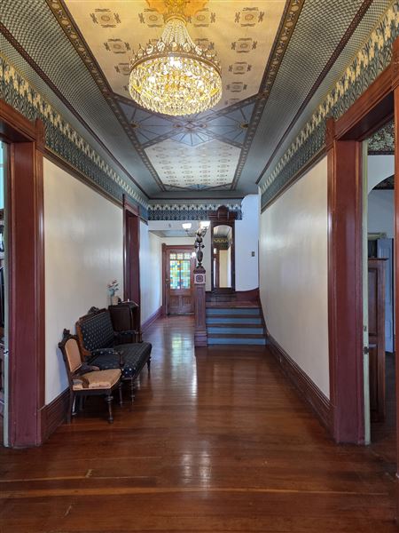 Pink Victorian Estate Near Downtown Los Angeles (3/27/2026 - Credits: submitted by: Dovid Junik)
