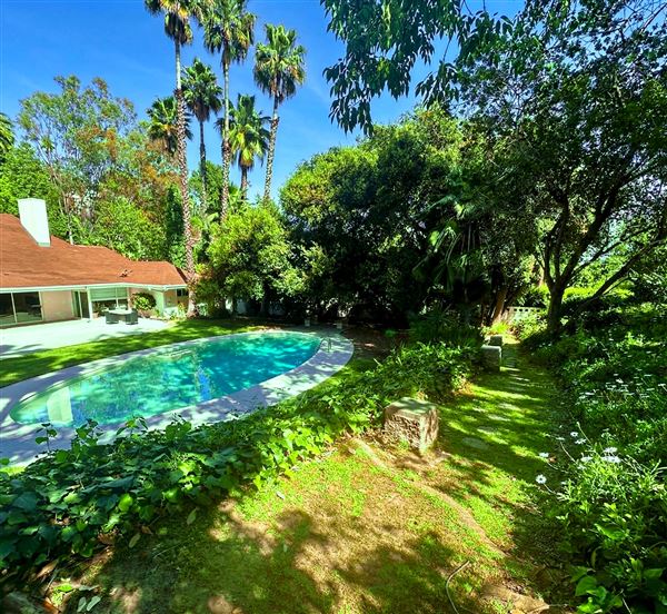 Vintage Hollywood Vibes – Secluded Palm-Lined Mid-Century Pool Oasis Wrapped In Lush Greenery – A Filmmaker’s Dream! (4/5/2025 - Credits: Elegant Textiles, Inc.)