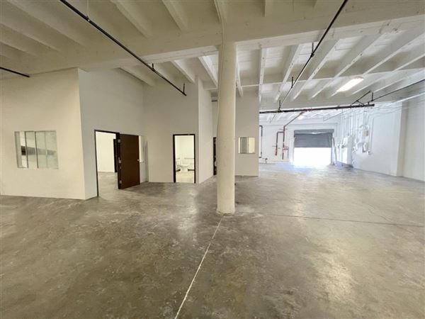 Spacious DTLA Warehouse With Office Ideal For Events/Filming (4/16/2026 - Credits: Elegant Textiles, Inc.)