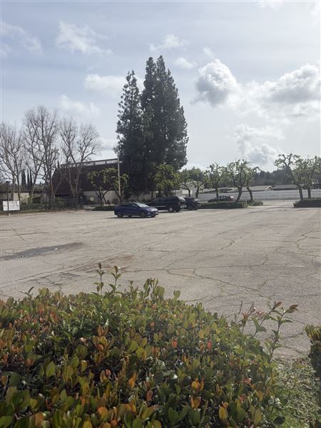 Woodland Hills Basecamp/ Crew Parking (5/8/2026 7:27:09 PM - Credits: submitted by: Shivam Dhupar)