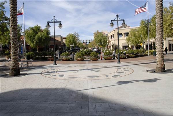 Westfield Valencia Town Center (12/13/2010 - Credits: Errol Reichow)