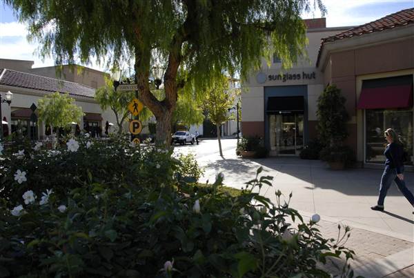 Westfield Valencia Town Center (12/13/2010 - Credits: Errol Reichow)