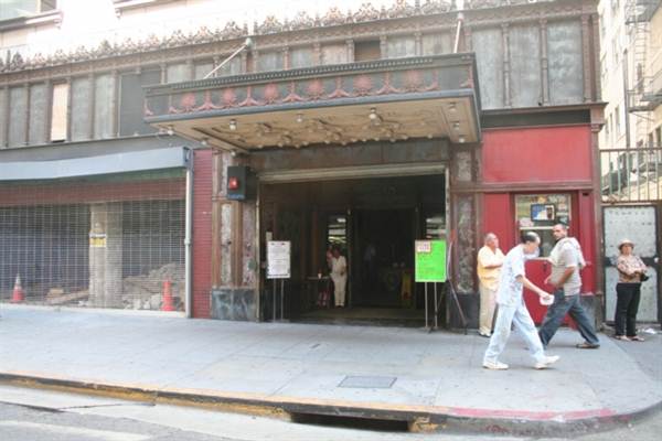 215 West 5th Street (9/1/2010 - Credits: Lindsay Mizrahi)