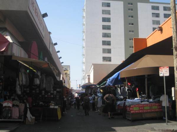 Maple Ave. and Pico Blvd. (9/1/2010 - Credits: Lindsay Mizrahi)