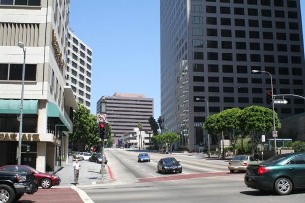 Wilshire Blvd. & Figueroa St. (9/1/2010 - Credits: Lindsay Mizrahi)