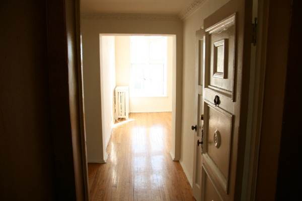 Le Trianon Apartments - French Hollywood (6/9/2011 - Credits: David Golden)