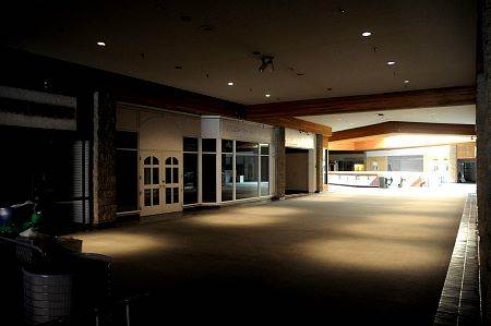 Redlands Mall - CLOSED (10/4/2012 - Credits: Geoff Juckes)
