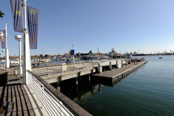 Pine Avenue Pier (2/2/2009 - Credits: Andy Witherspoon)