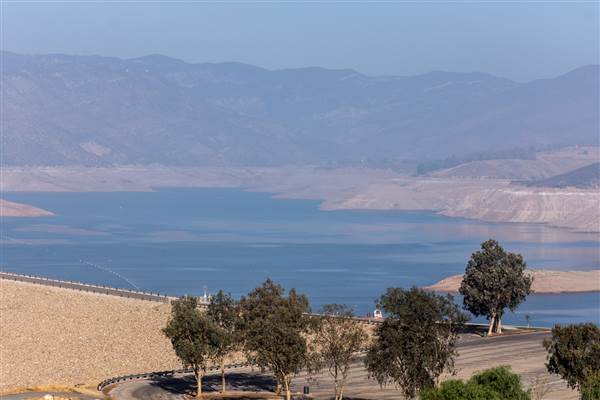 Castaic Lake State Recreation Area (SRA) - lake administered by Los Angeles County (1/26/2015)