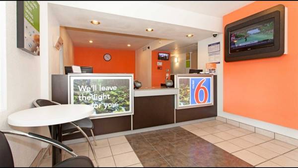 Motel 6 Davis (8/26/2015 - Credits: https://www.motel6.com/en/motels.ca.davis.280.html)