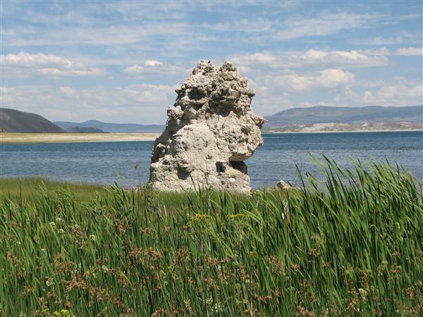 Mono Lake Tufa State Natural Reserve (SNR) / South Tufa Lake - Inyo National Forest (NF) - http://stateparkclosurestrip.blogspot.com/ (3/2/2016 - Credits: Photo courtesy of Lucy D'Mot)