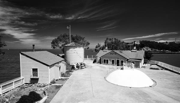 East Brother Light Station Bed & Breakfast (8/22/2009 - Credits: Christopher Michel [CC BY 2.0 (http://creativecommons.org/licenses/by/2.0)], via Wikimedia Commons)