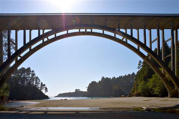 Russian Gulch State Park (SP) / Russian Gulch Bridge - Highway 1 (8/16/2009 - Credits: By David Eppstein (Own work) [CC BY-SA 3.0 (http://creativecommons.org/licenses/by-sa/3.0)], via Wikimedia Commons)