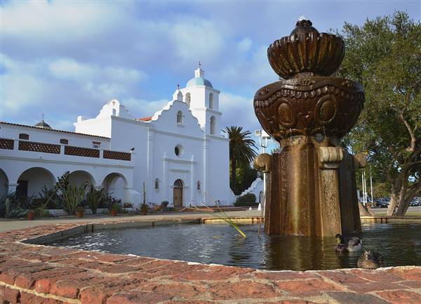 Mission San Luis Rey de Francia (4/12/2014 - Credits: By Francisco Santos (Sony Cybershot DSC-P92) [GFDL (http://www.gnu.org/copyleft/fdl.html), CC-BY-SA-3.0 (http://creativecommons.org/licenses/by-sa/3.0/) or CC BY-SA 2.5-2.0-1.0 (http://creativecommons.org/licenses/by-sa/2.5-2.0-1.0)], via Wikimedia Common)