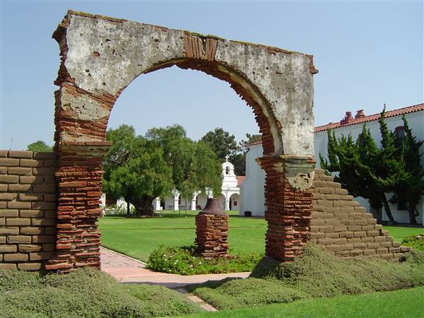 Mission San Luis Rey de Francia (9/13/2009 - Credits: By User:Geographer.Geographer at en.wikipedia [CC BY 1.0 (http://creativecommons.org/licenses/by/1.0)], from Wikimedia Commons)