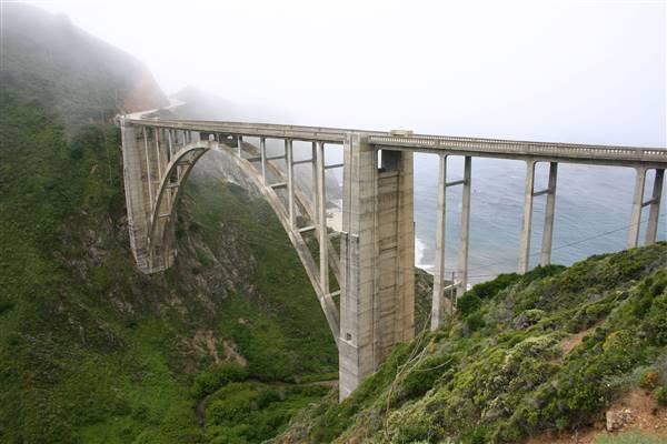 Bixby Creek Bridge - Highway 1 (6/4/2006 - Credits: By Kai Schreiber from Jersey City, USA (bridge  Uploaded by PDTillman) [CC BY-SA 2.0 (http://creativecommons.org/licenses/by-sa/2.0)], via Wikimedia Commons)