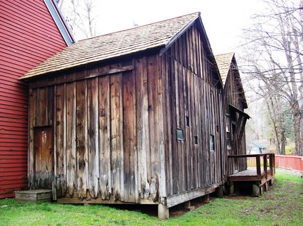 Weaverville Joss House State Historic Park (SHP) (12/9/2007 - Credits: "Weaverville10" by Matthew High (CC BY-NC 2.0) [https://creativecommons.org/licenses/by-nc/2.0/legalcode] https://www.flickr.com/photos/matthigh/)