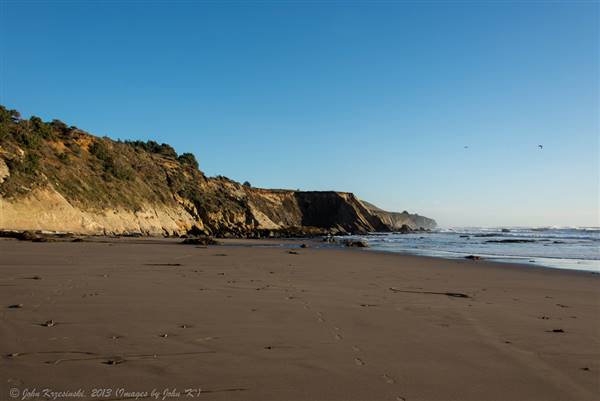 Schooner Gulch State Beach (SB) / Bowling Ball Beach (12/29/2012 - Credits: "Looking South on Bowling Ball Beach" by John Krzensinski (CC BY-NC-ND 2.0) [https://creativecommons.org/licenses/by-nc-nd/2.0/legalcode]https://www.flickr.com/photos/johnkay/)