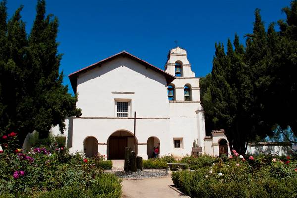 San Juan Bautista State Historic Park (SHP) (8/1/2009 - Credits: "Missioin San Juan Bautista" By Anna Fox (CC BY 2.0)[https://creativecommons.org/licenses/by/2.0/legalcode]https://www.flickr.com/photos/harshlight/)