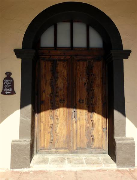 Mission Santa Ines (9/3/2010 - Credits: "Mission Santa Ines - 15" by Rachel Titiriga (CC BY-NC-ND 2.0)[https://creativecommons.org/licenses/by-nc-nd/2.0/legalcode]https://www.flickr.com/photos/pocait/)