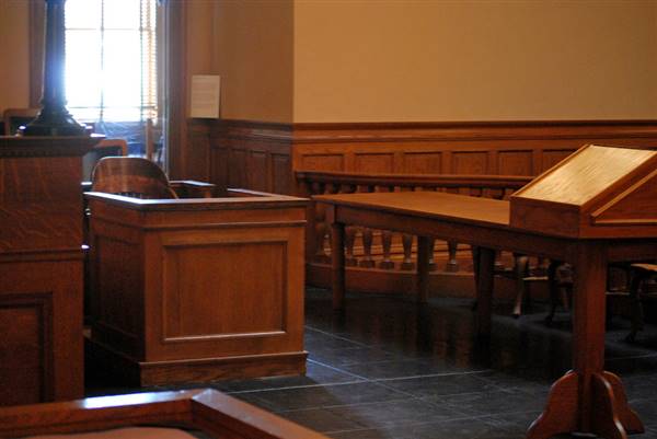 Old Orange County Courthouse (12/28/2009 - Credits: "DSC_0110" by Traci Hall (CC BY-SA 2.0)[https://creativecommons.org/licenses/by-sa/2.0/legalcode]https://www.flickr.com/photos/twobears2/)