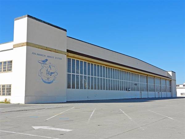 Alameda Point & Seaplane Lagoon - BRAC (10/1/2011 - Credits: "Alameda Point Hangar" by Steve Boland (CC BY-NC-ND 2.0)[https://creativecommons.org/licenses/by-nc-nd/2.0/legalcode]https://www.flickr.com/photos/sfcityscape/)