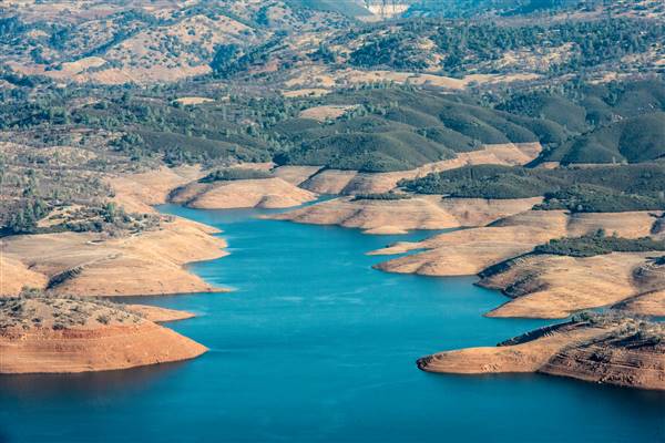 New Melones Reservoir and Stevnot Bridge (5/13/2014 - Credits: Photo by: California Department of Water Resources)
