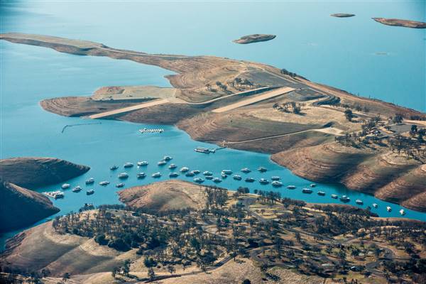 New Melones Reservoir and Stevnot Bridge (5/13/2014 - Credits: Photo by: California Department of Water Resources)
