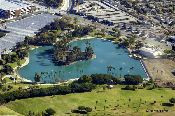 Alondra Community Regional Park (12/12/2010 - Credits: "Alondra Park" by Mike P. Miller (CC BY-NC-ND 2.0)[https://creativecommons.org/licenses/by-nc-nd/2.0/legalcode]https://www.flickr.com/photos/mikepmiller/)