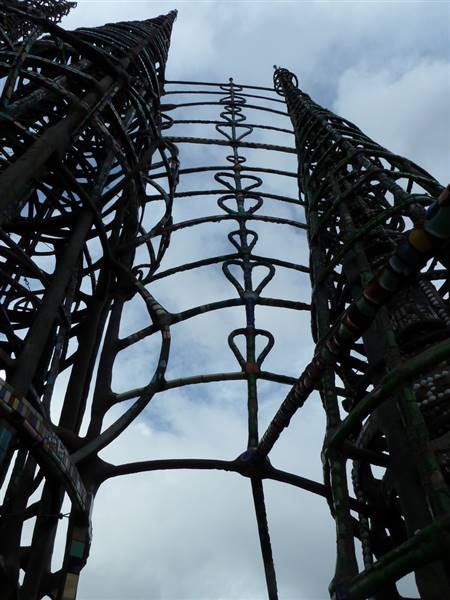 Watts Towers of Simon Rodia State Historic Park (SHP) / Watts Tower Art Center (12/23/2010 - Credits: "Watts Towers - detail" by Steve Silverman (CC BY-NC-ND 2.0)[https://creativecommons.org/licenses/by-nc-nd/2.0/legalcode]https://www.flickr.com/photos/pov_steve/)