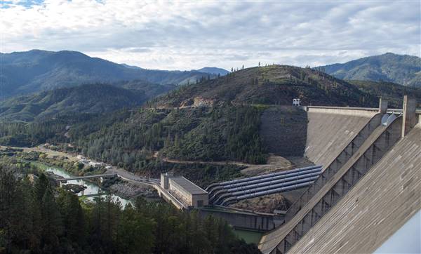 Shasta Dam (10/29/2014 - Credits: "Shasta Dam & Headtower (1125)" by Do Barrett (CC BY-NC-ND 2.0)[https://creativecommons.org/licenses/by-nc-nd/2.0/legalcode]https://www.flickr.com/photos/donbrr/)