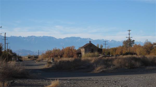 Keeler (11/23/2011 - Credits: "Keeler CA depot 1657a" by Don Barrett (CC BY-NC-ND 2.0)[https://creativecommons.org/licenses/by-nc-nd/2.0/legalcode]https://www.flickr.com/photos/donbrr/)