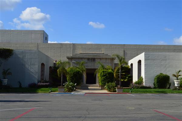 Hollywood Forever Cemetery (11/17/2013 - Credits: "Hollywood_Forever_Cemetery" by Daniel Hartwig (CC BY 2.0)[https://creativecommons.org/licenses/by/2.0/legalcode]https://www.flickr.com/photos/dwhartwig/)