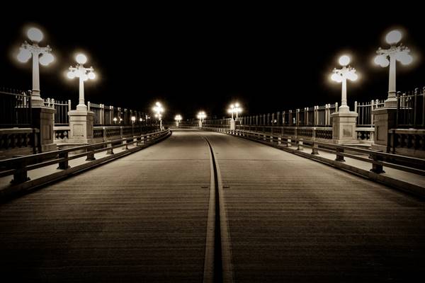 Colorado Street Bridge / Arroyo Seco (12/26/2009 - Credits: "Colorado Street Bridge Built 1913 Haunted" by Michael Chen (CC BY-NC-ND 2.0)[https://creativecommons.org/licenses/by-nc-nd/2.0/legalcode] https://www.flickr.com/photos/mikechen-metalman/)